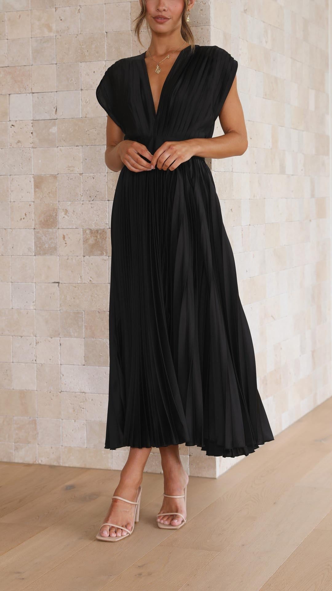 Women's Elegant Pleated Maxi Dress | V-Neck
