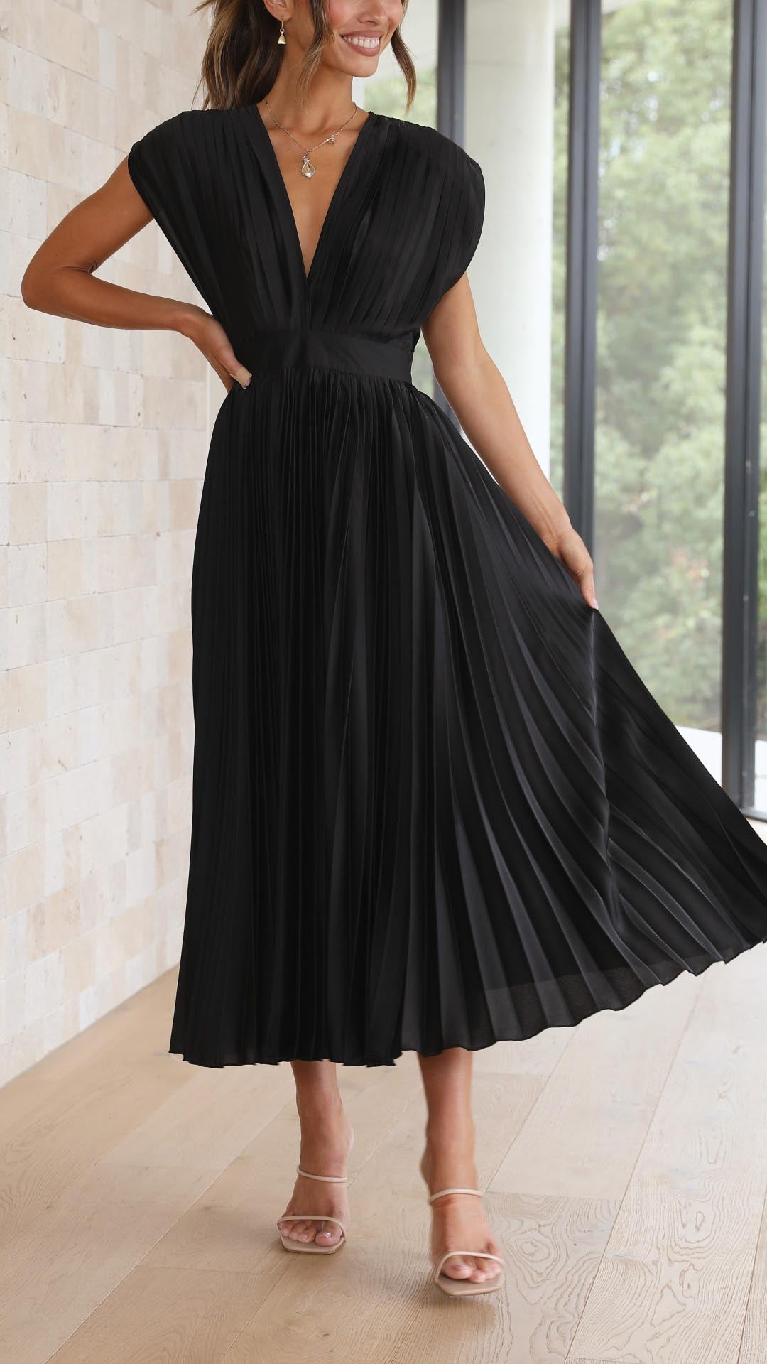 Women's Elegant Pleated Maxi Dress | V-Neck