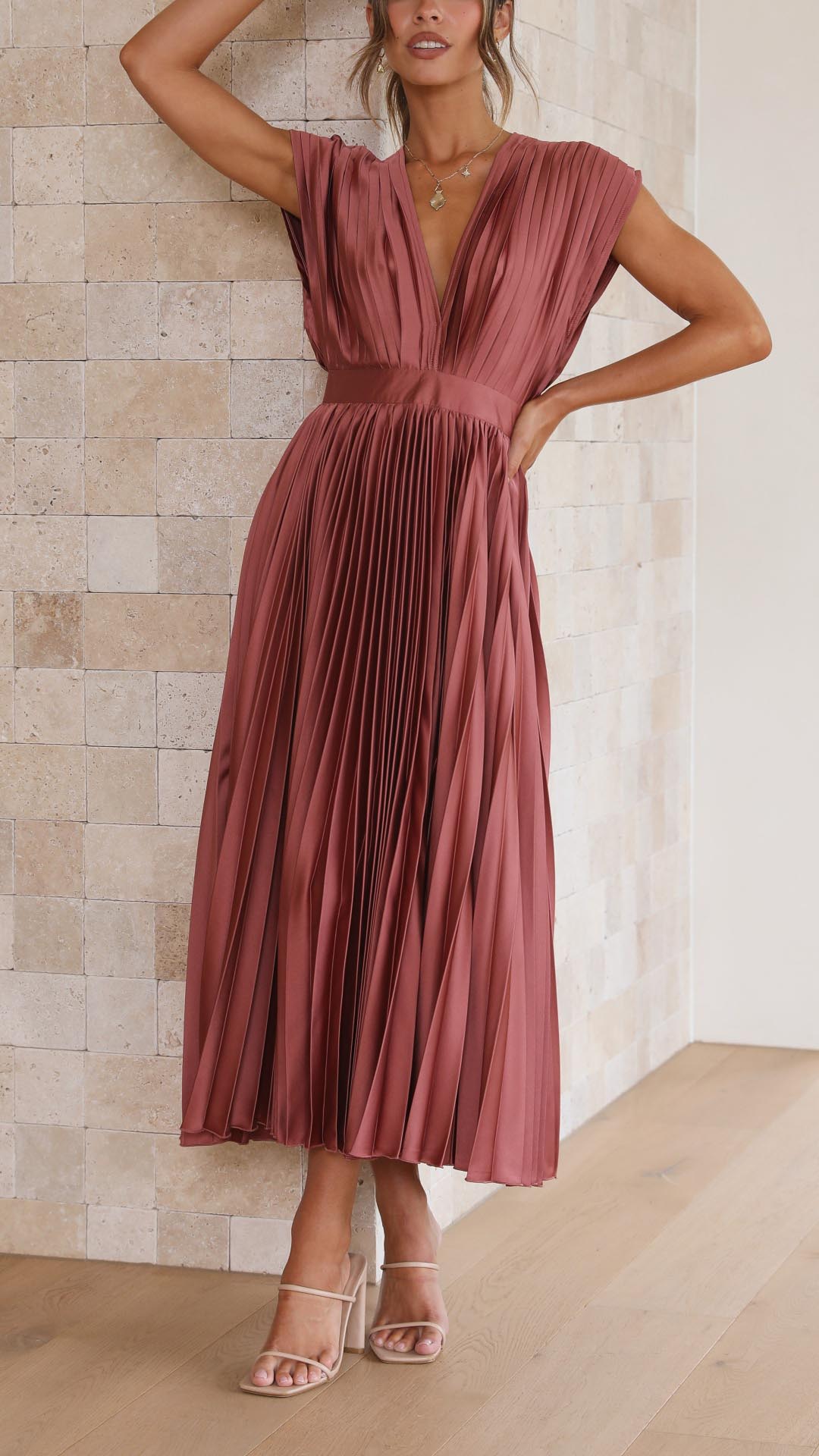 Women's Elegant Pleated Maxi Dress | V-Neck