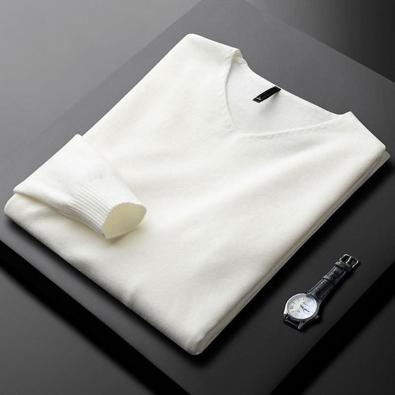 Men's V-Neck Cashmere Jumper | Fine Knit Relaxed Fit Close Up
