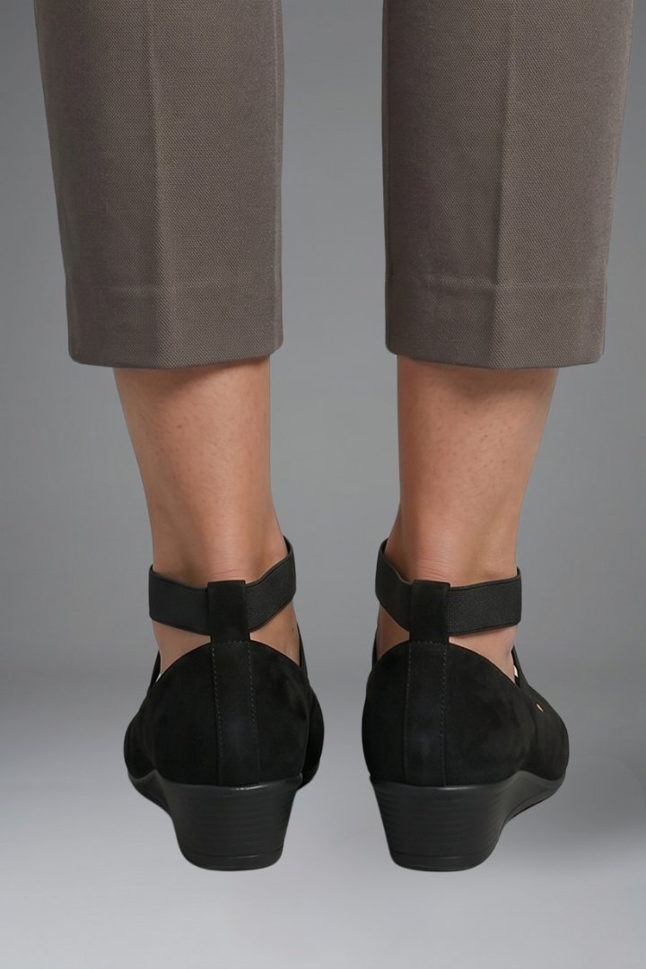 Women's Orthopaedic Slip-On Flats | Elastic Cross Strap Everyday Close Up