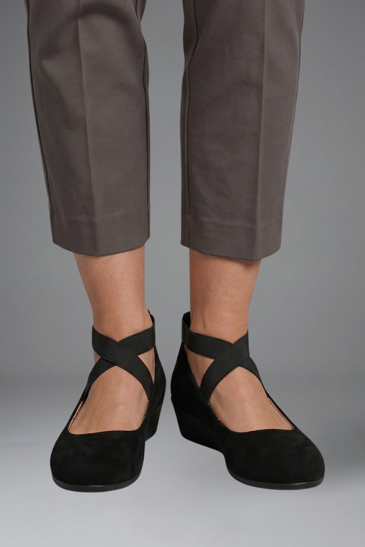 Women's Orthopaedic Slip-On Flats | Elastic Cross Strap Everyday Detail